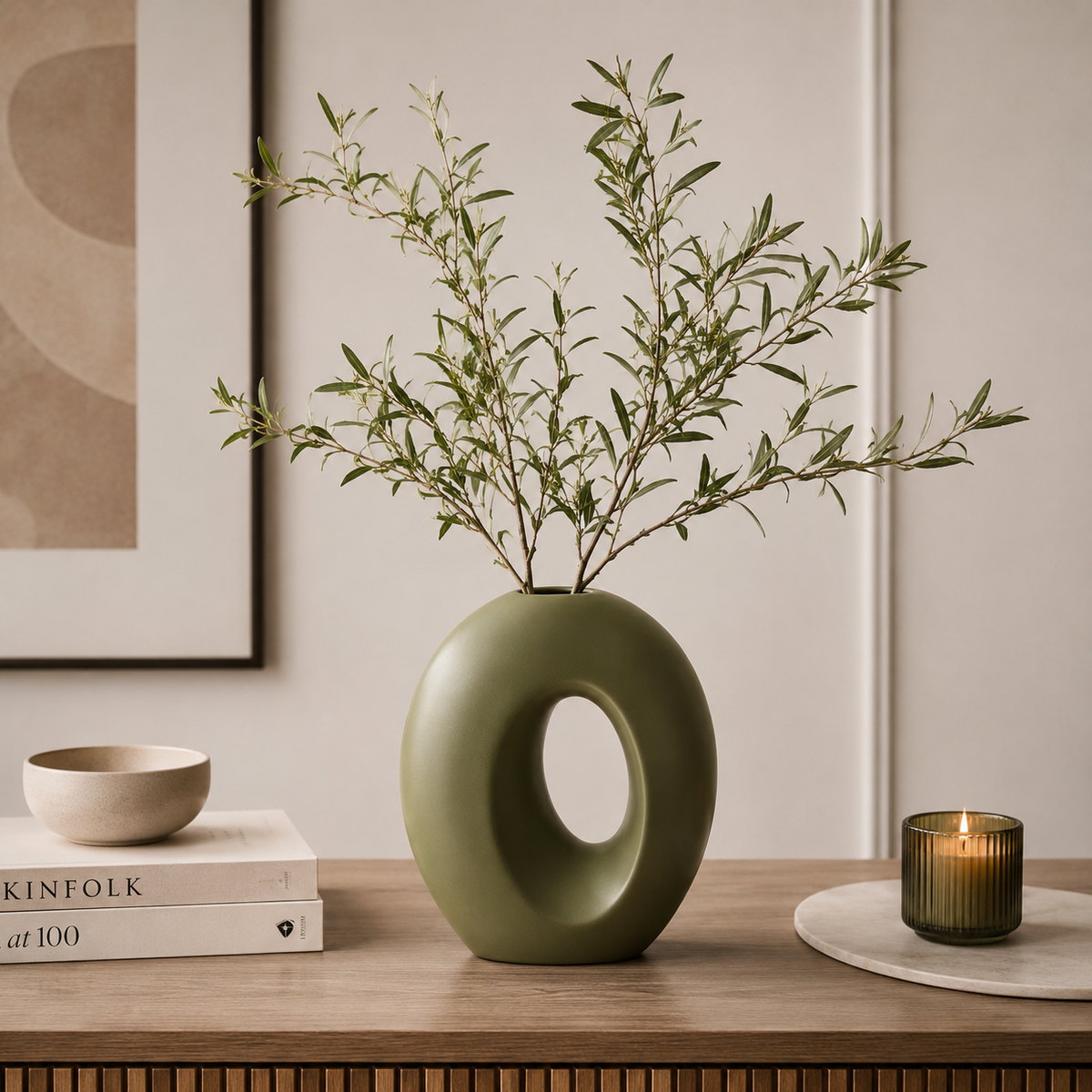 Vaso Decorativo Verde Oliva in Ceramica con Linee Organiche