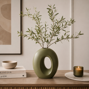 Vaso Decorativo Verde Oliva in Ceramica con Linee Organiche
