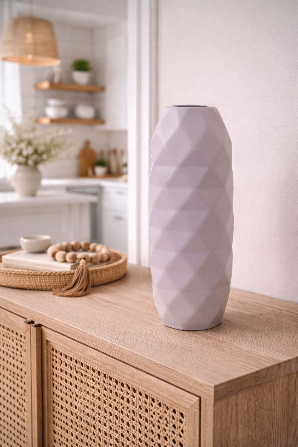 Vaso Decorativo Viola con Superficie Geometrica In Ceramica