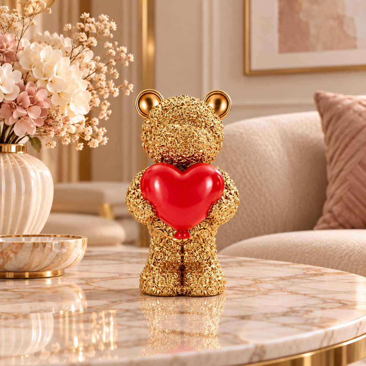Orsetto Decorativo Dorato con Cuore Rosso 8,5x7x16 cm Scultura in Resina