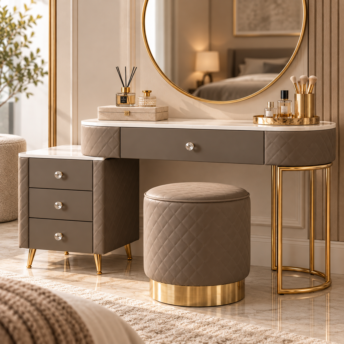 Toeletta Sharon Grigia con Puff 120x40x75 cm Simil Pelle Trapuntata e Oro