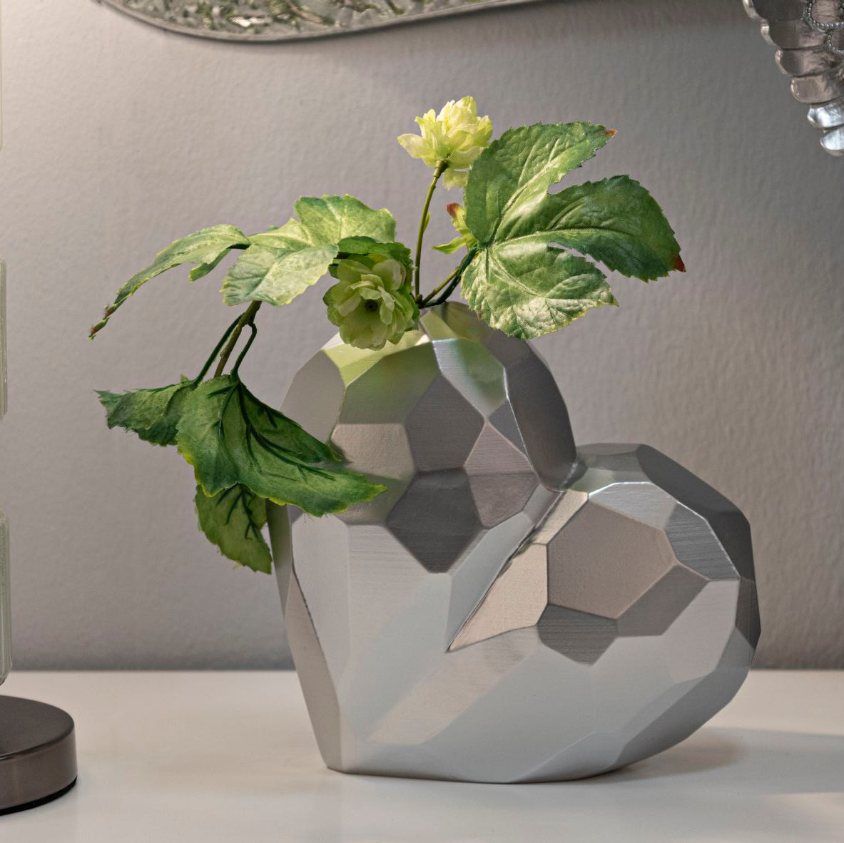 Vaso Decorativo Cuore Argento in Resina 19 x 9 x H18 cm