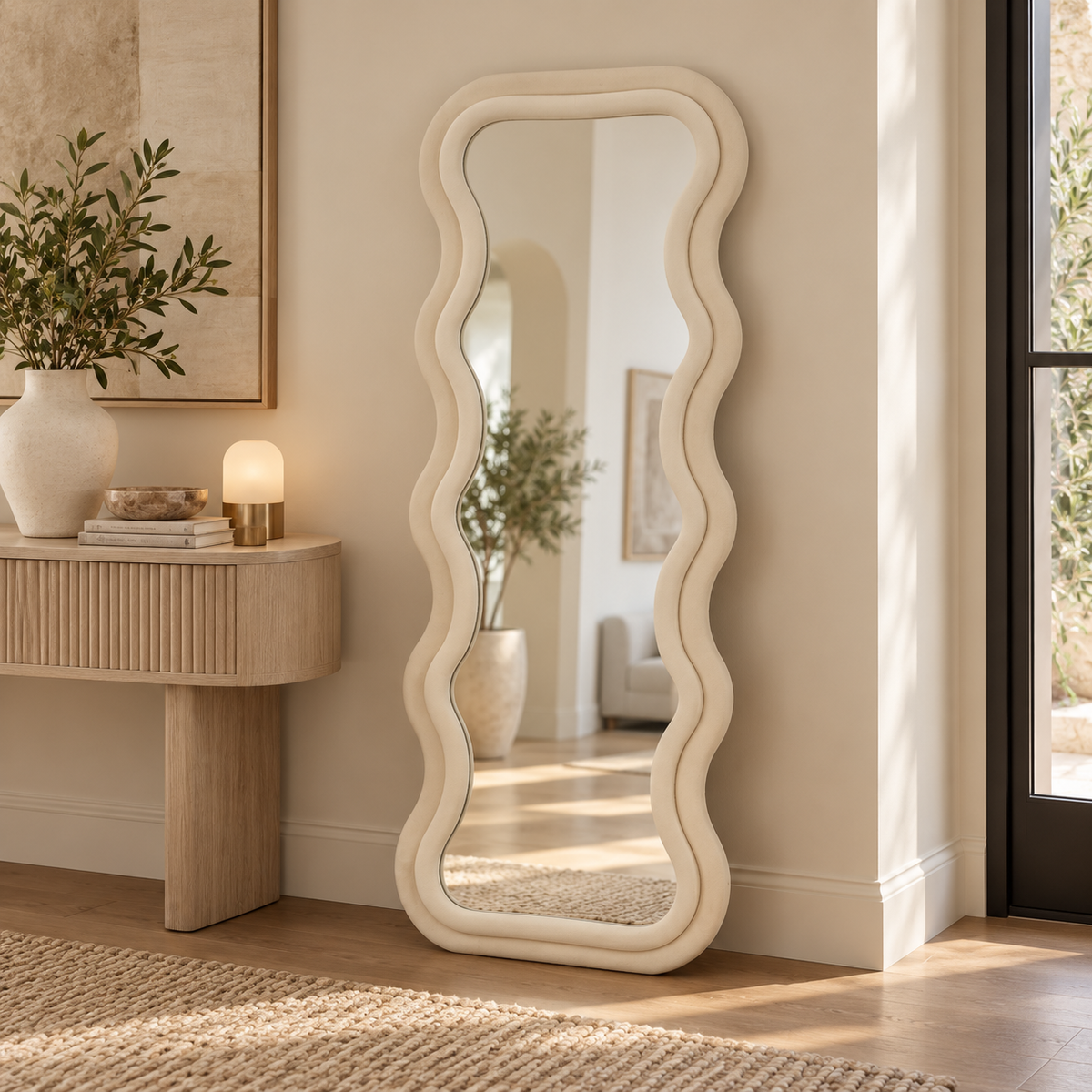 Specchio da Parete Emily in Velluto Crema 60x160 cm con Cornice Ondulata