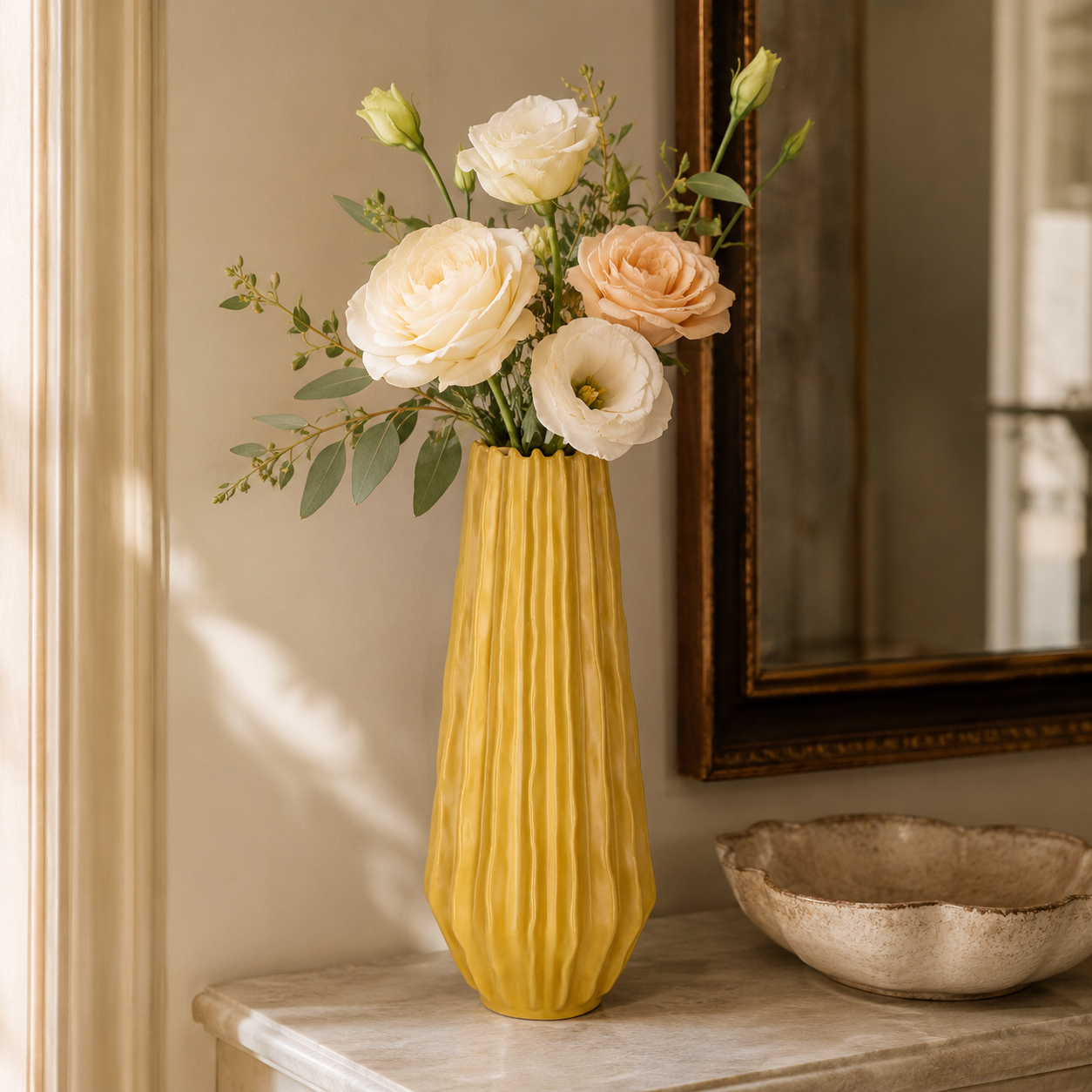 Vaso Decorativo Eldar in Ceramica Ocra H33 cm