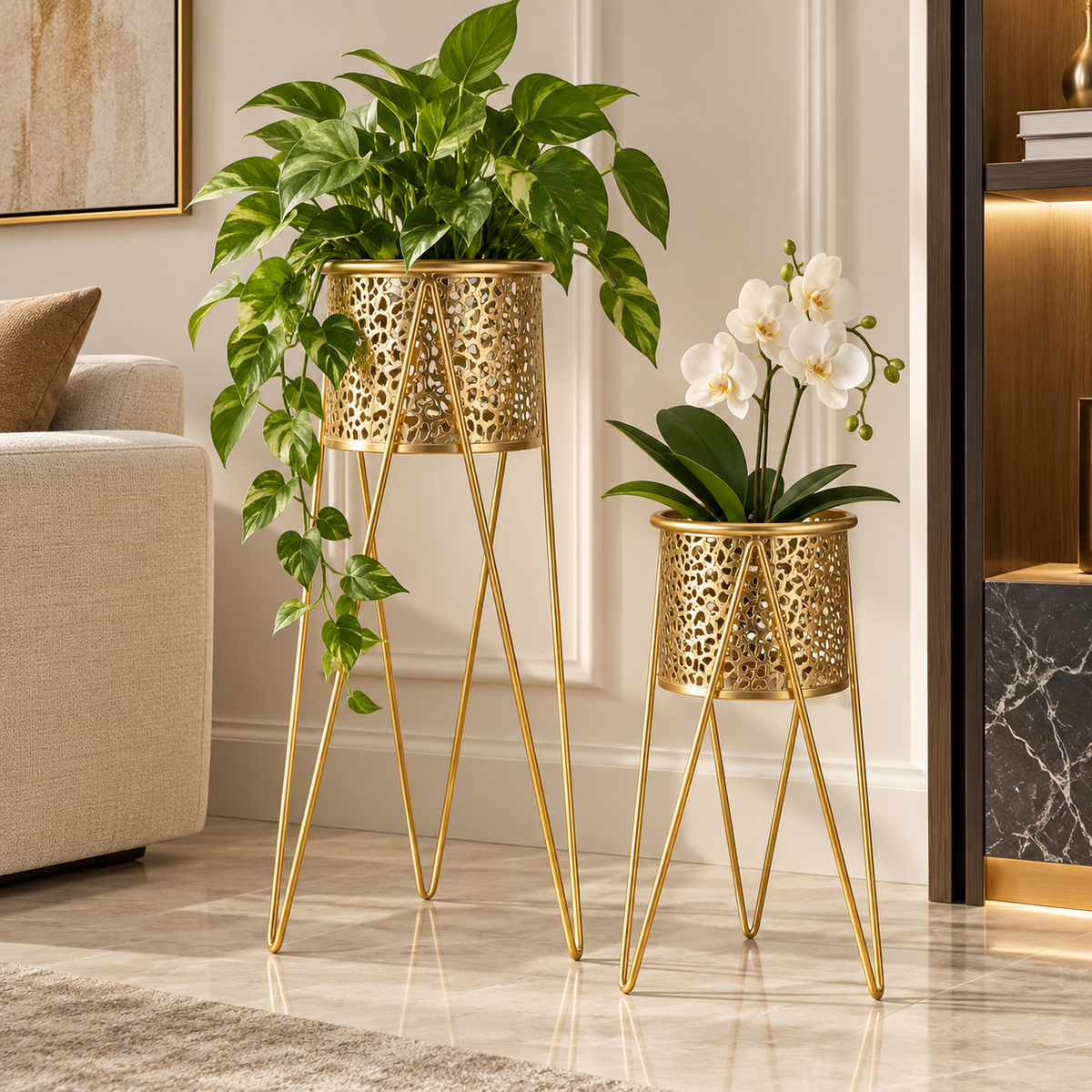 Set 2 Portavasi Oro in Metallo Decorato con Supporto Ø21 e Ø18 cm