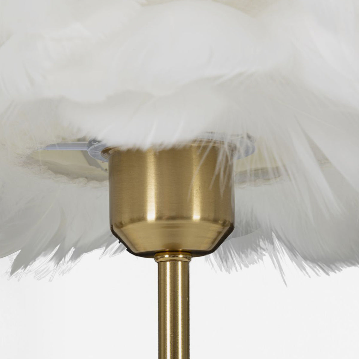 Lampada da Tavolo Ball Feather Ø30x50 cm con Paralume in Piume