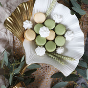 Centrotavola Decorativo Ginkgo Elegance Side in Ceramica Bianco e Oro