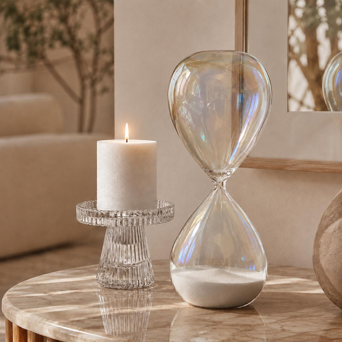 Set Decorativo con Clessidra in Vetro Bianco Perla, Candela e Portacandela Trasparente