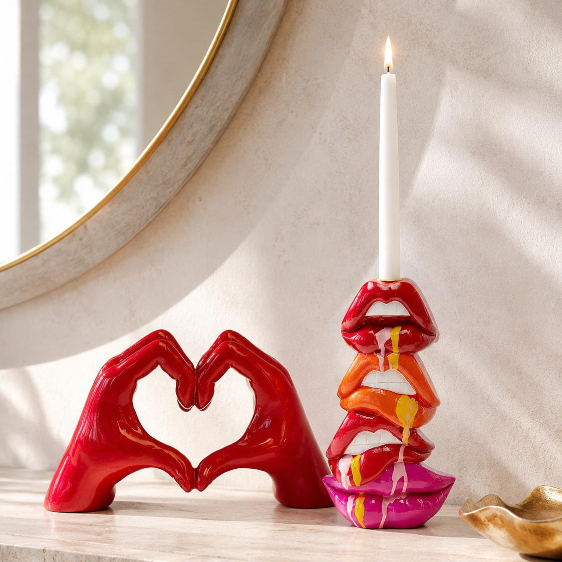 Set Decorativo Love con Scultura Mani a Cuore Rosso e Portacandela Labbra 30 cm