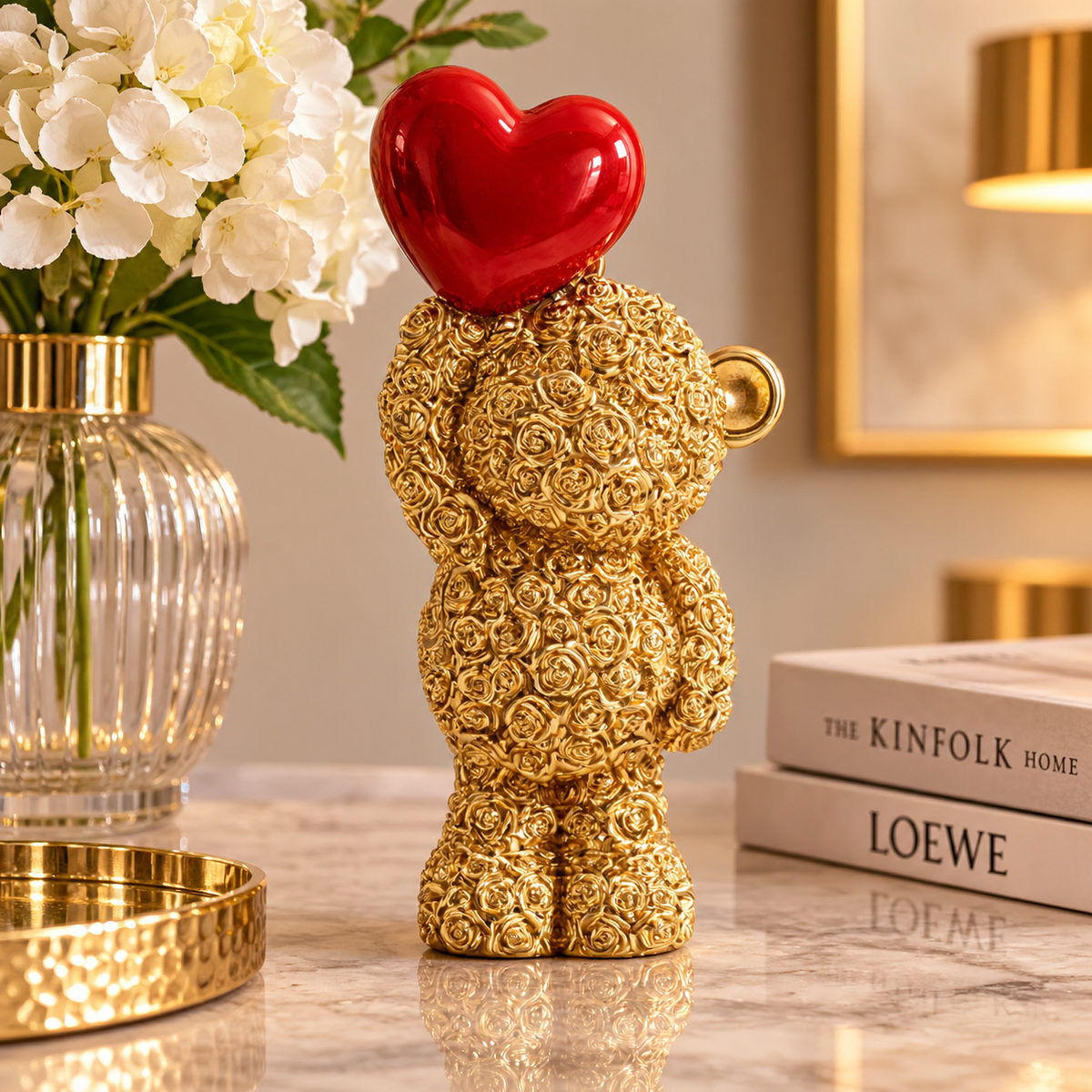 Orsetto Decorativo Dorato con Cuore Rosso 9x7x18 cm Scultura in Resina