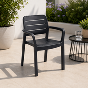 Sedia Tisara Grafite Impilabile con Braccioli in Resina Effetto Legno Outdoor