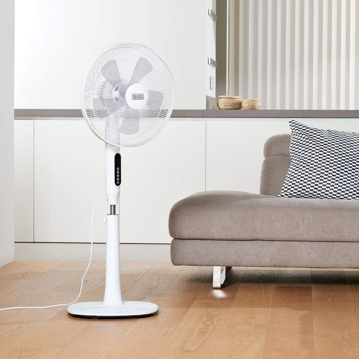 Ventilatore A Piantana Colonna Girevole 50W 135 CM Con Telecomando