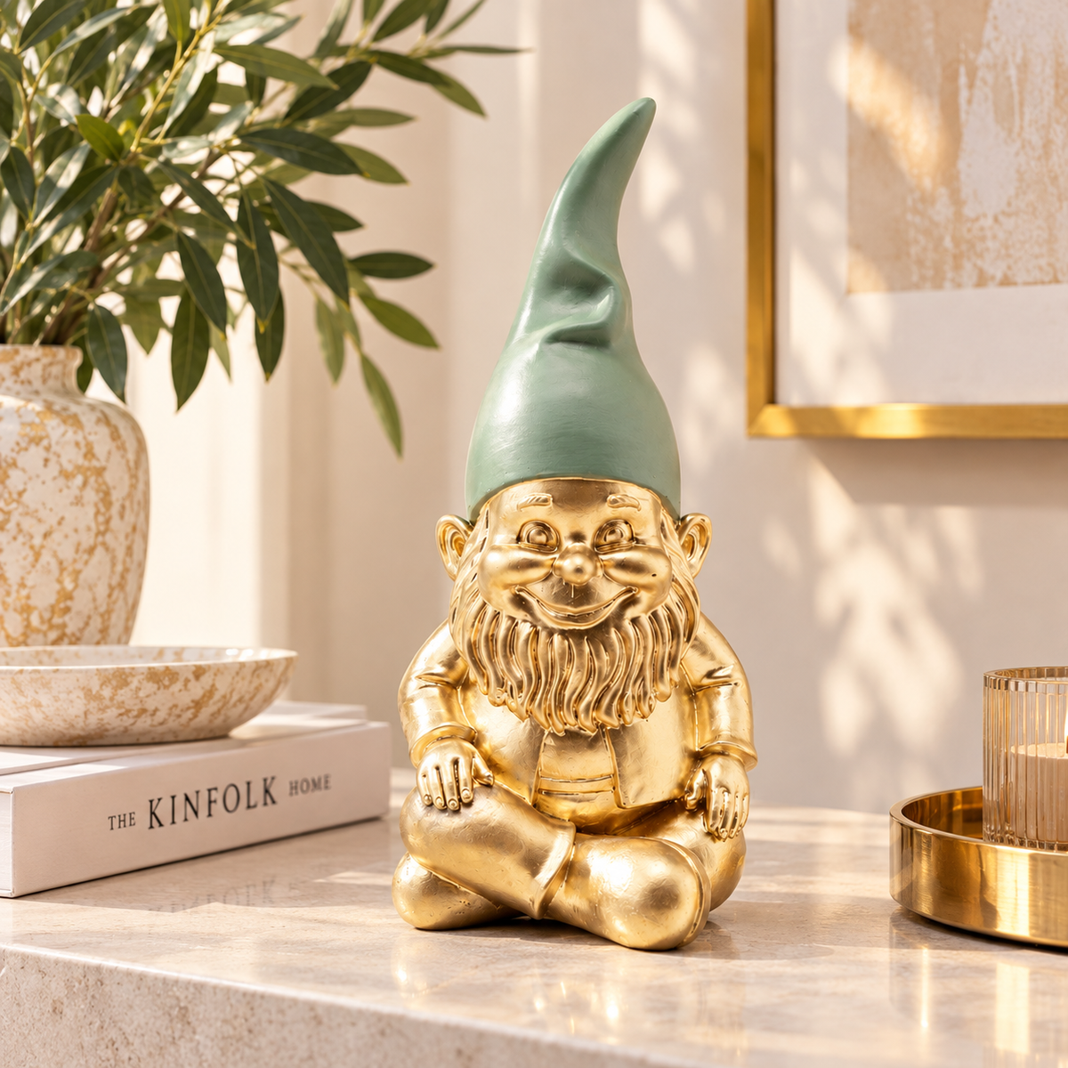 Statuetta Figura Decorativa Gnomo Zwerg Sitting Oro e Verde Nano Design 19 cm