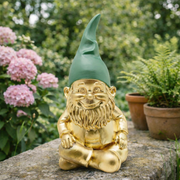Statuetta Figura Decorativa Gnomo Zwerg Sitting Oro e Verde Nano Design 19 cm