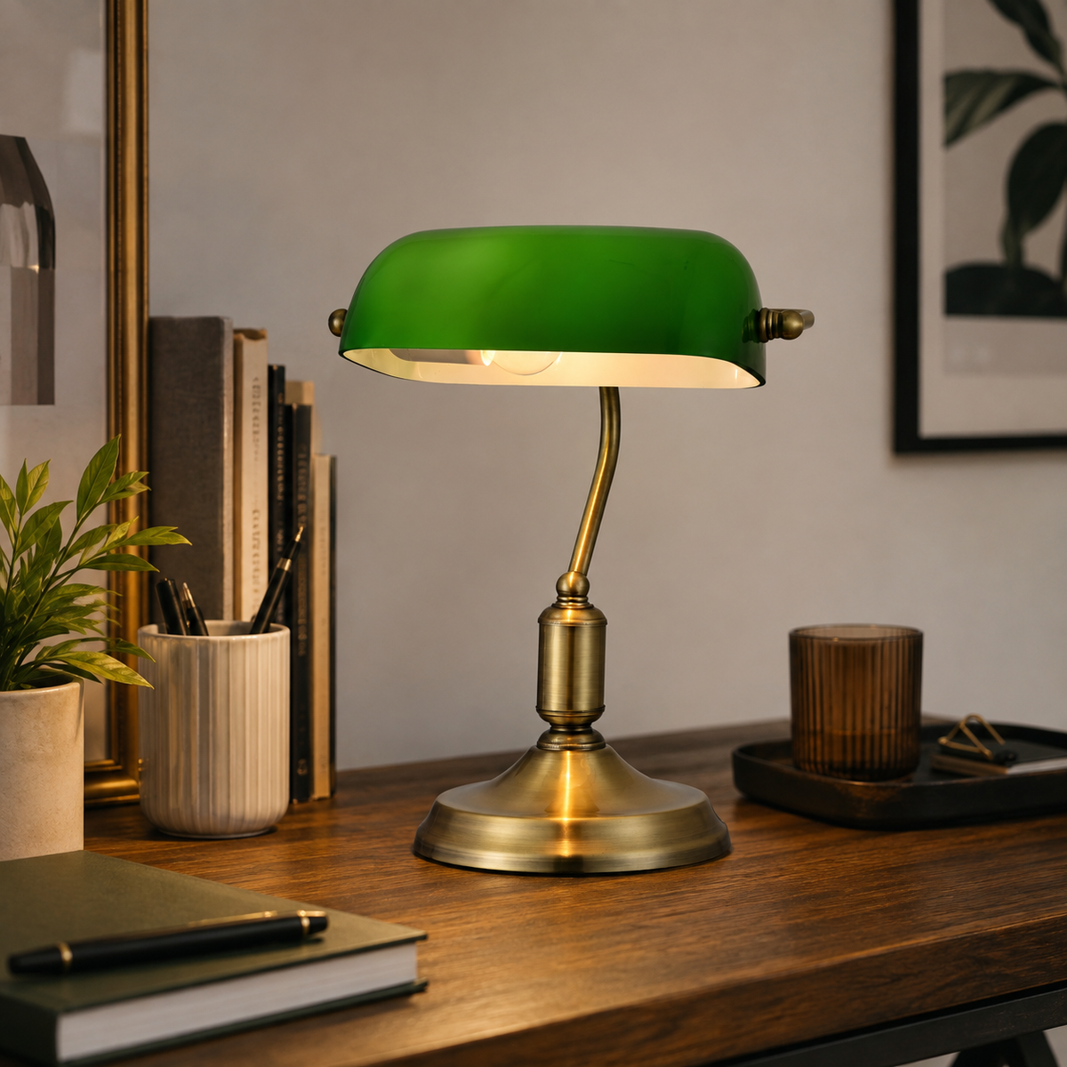 Lampada da Tavolo Kiwi Verde e Ottone in Stile Vintage