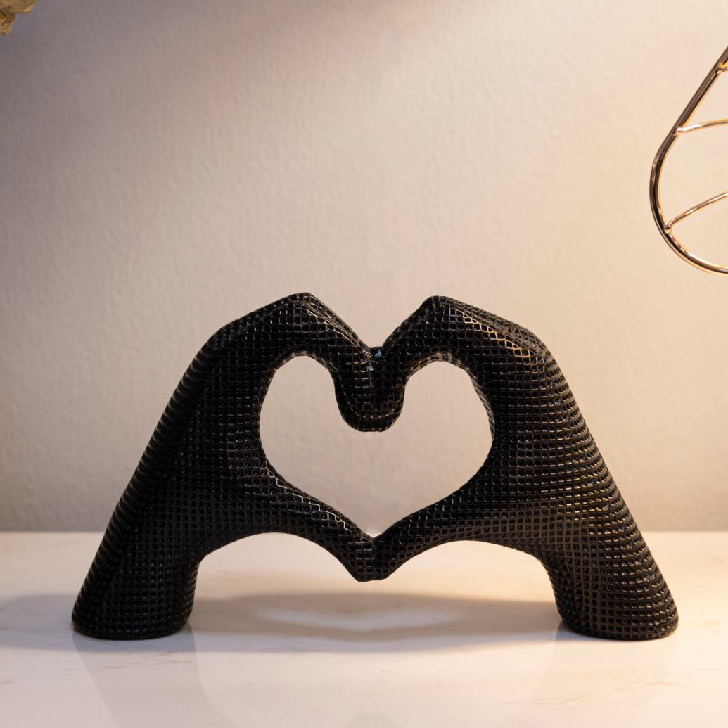 Scultura Mani a Cuore Lover Black in Resina Nera 25 cm Design Moderno